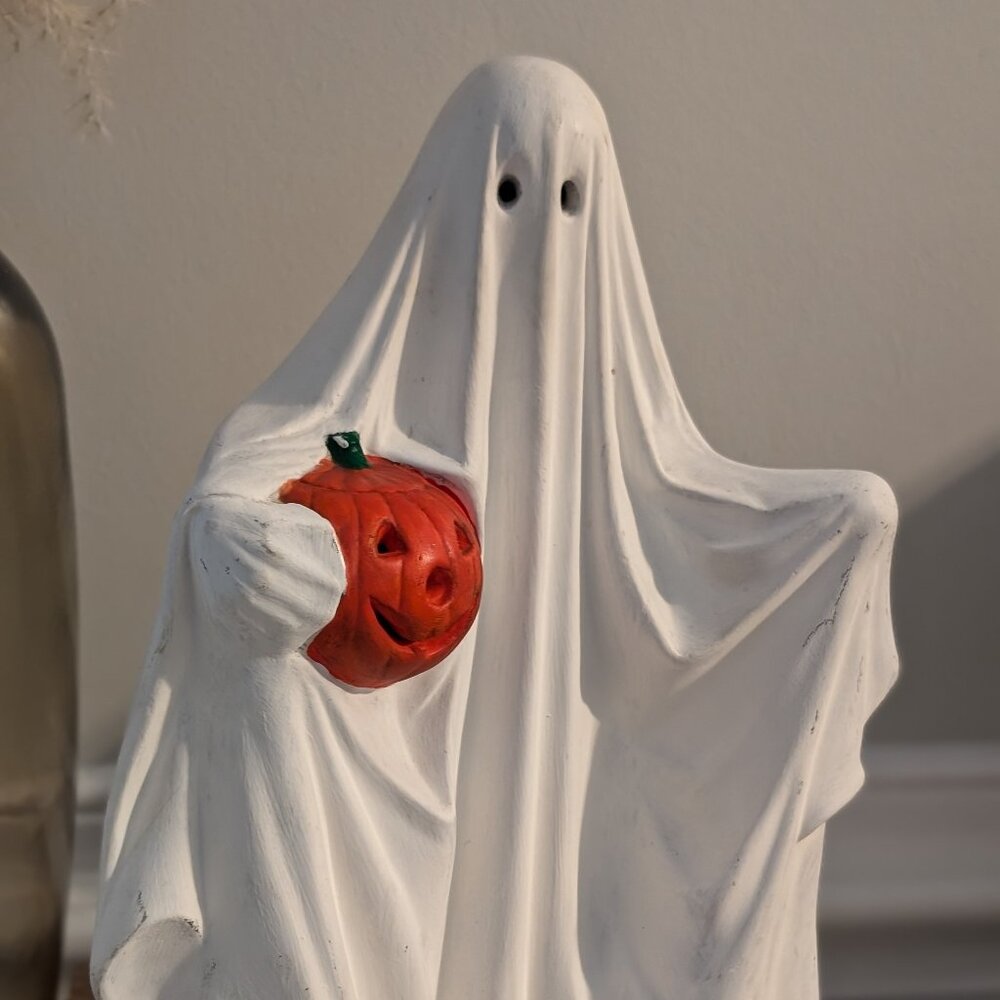 Classic 1970s Halloween ghost with jackolanter